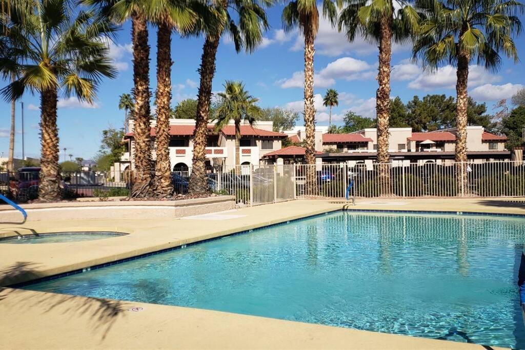 Condo With Heated Pool, Hot Tub, Near Walking Paths Glendale Kültér fotó